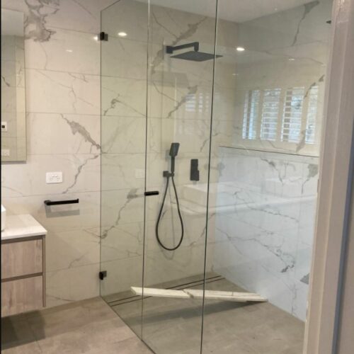 Frameless Wall to Wall Shower Screen with Black Hardware