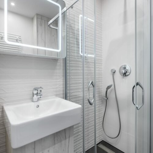 bathroom-with-LED-mirror-500x500