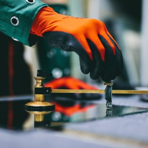 majestic-glass-glazier-cutting-glass-using-a-compass
